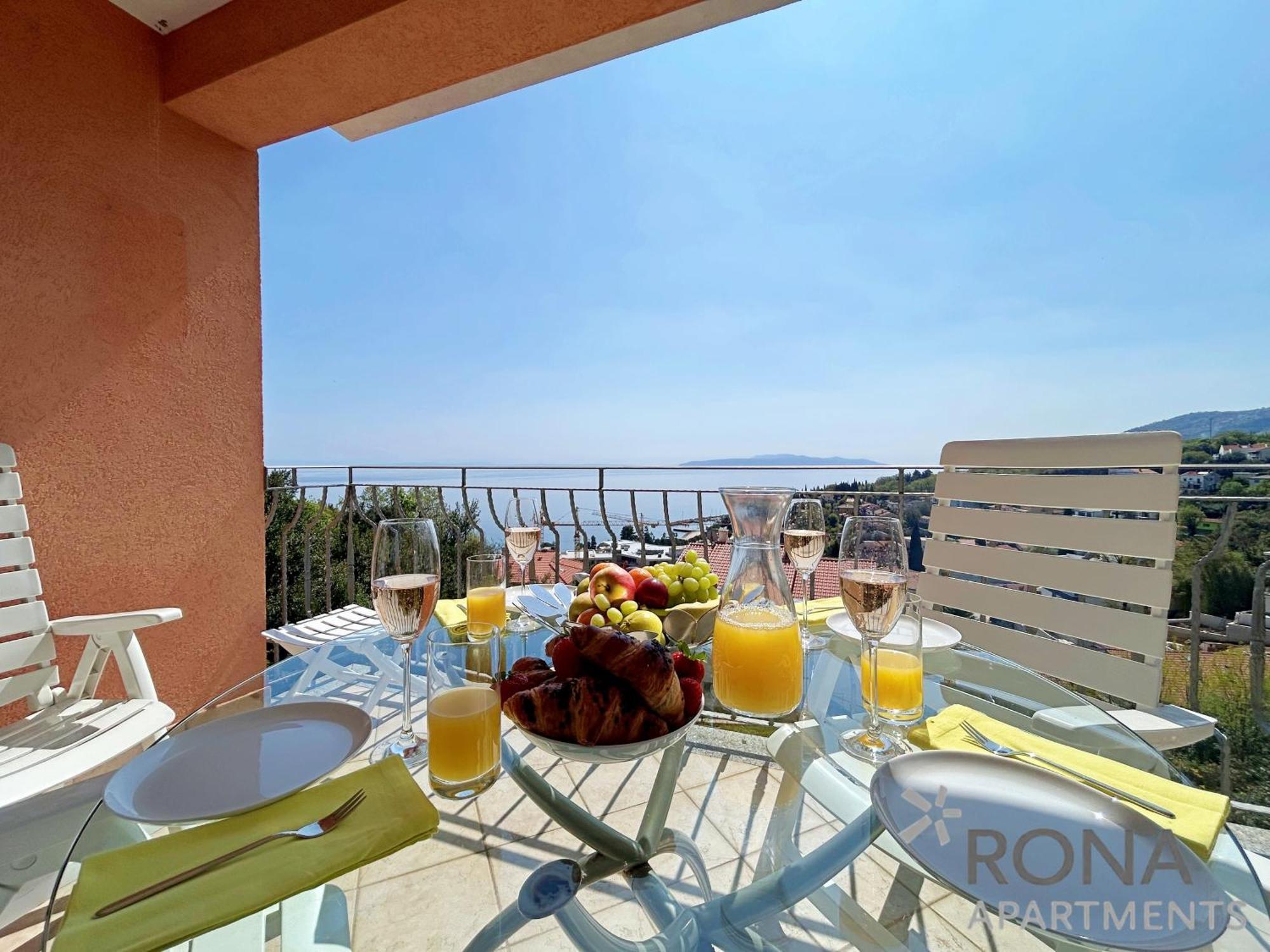 Rona Spacious Apartment With A Panoramic View Ičići Dış mekan fotoğraf